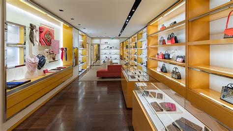 louis vuitton roma condotti|louis vuitton store.